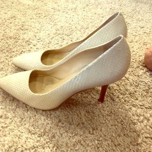 Cream snakeskin Pumps
